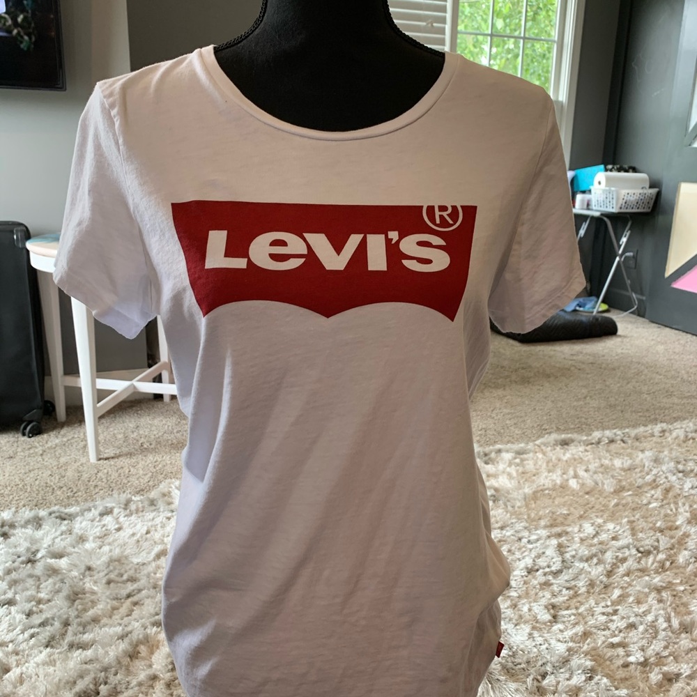 white levi top